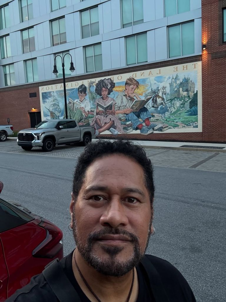 El actor Jay Lagaʻaia