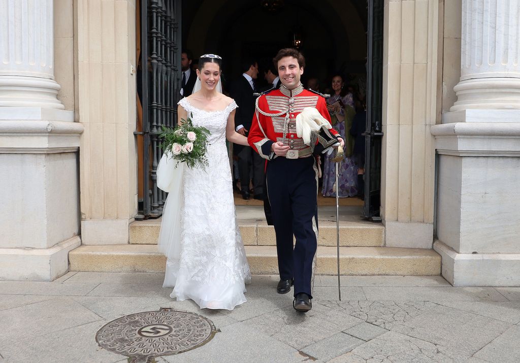 Carla Benjumea y Antonio Domecq saliendo de la capilla de Nuestra Señora del Rosario de la Real Maestranza de Caballería de Sevilla