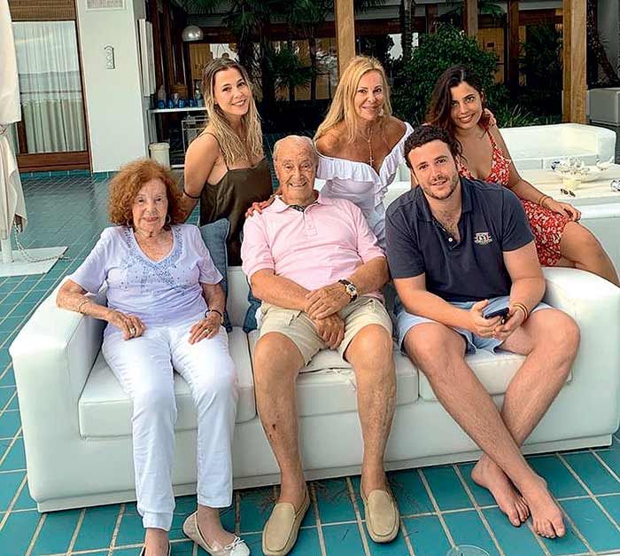 Ana Obregón y su familia
