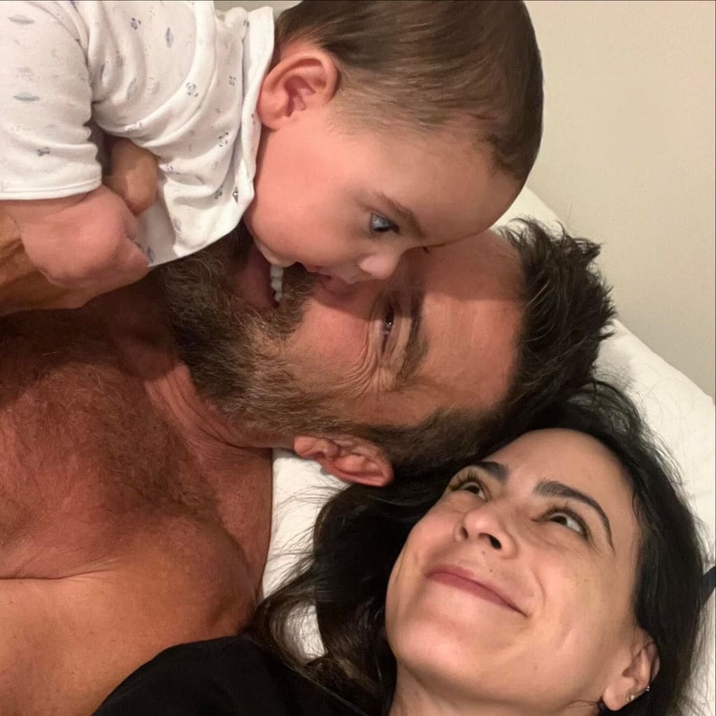 Junto a Valeria, Julián disfrutó el tiempo con su amado nieto. 