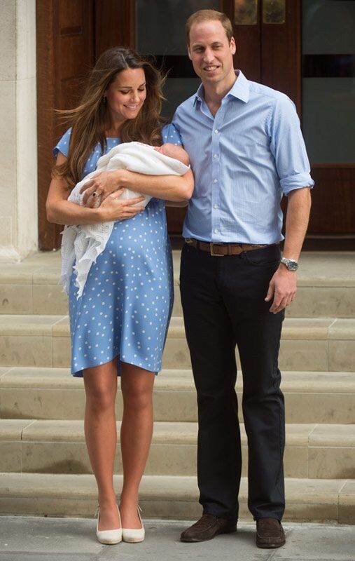 Los ahora príncipes de Gales junto al recién nacido príncipe George