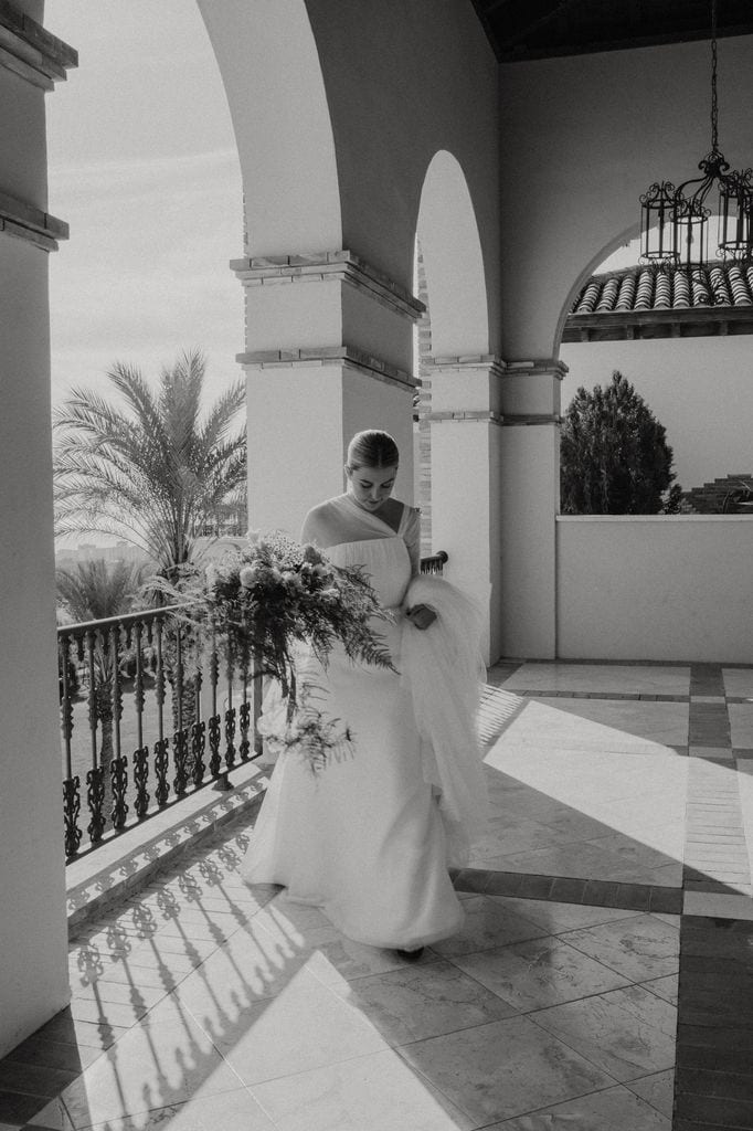 Vestido novia navascués asimétrico