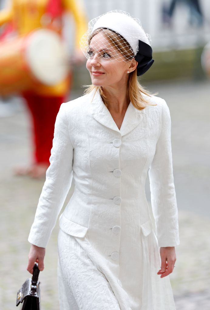 Geri Halliwell vistiendo de blanco, su color favorito. 
