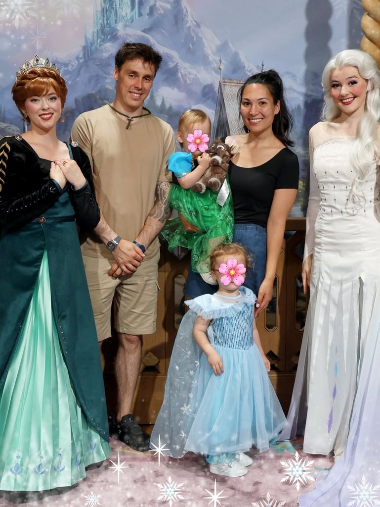Con las princesas de Frozen, Elsa y Ana