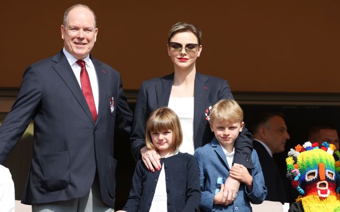 Charlene y Alberto de Mónaco con sus hijos