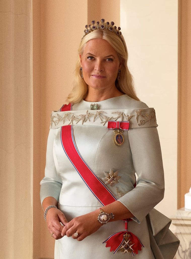 Retrato oficial de Mette-Marit como nueva reina de Noruega