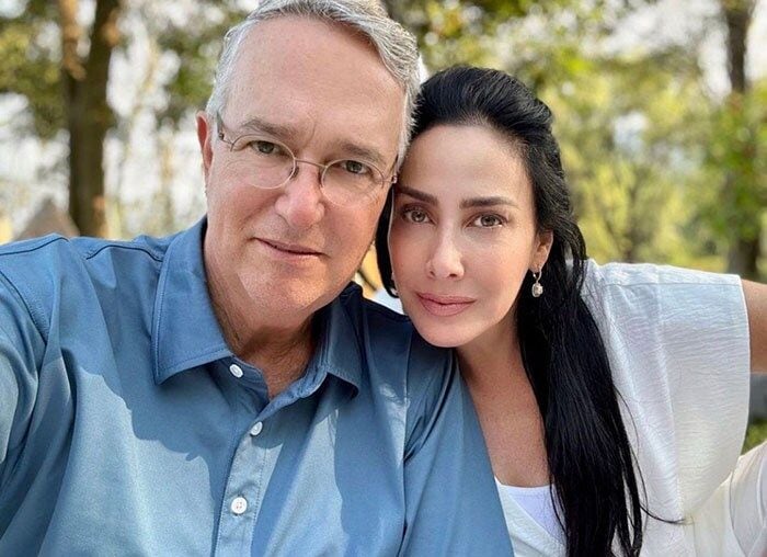 Ricardo Salinas y su esposa 