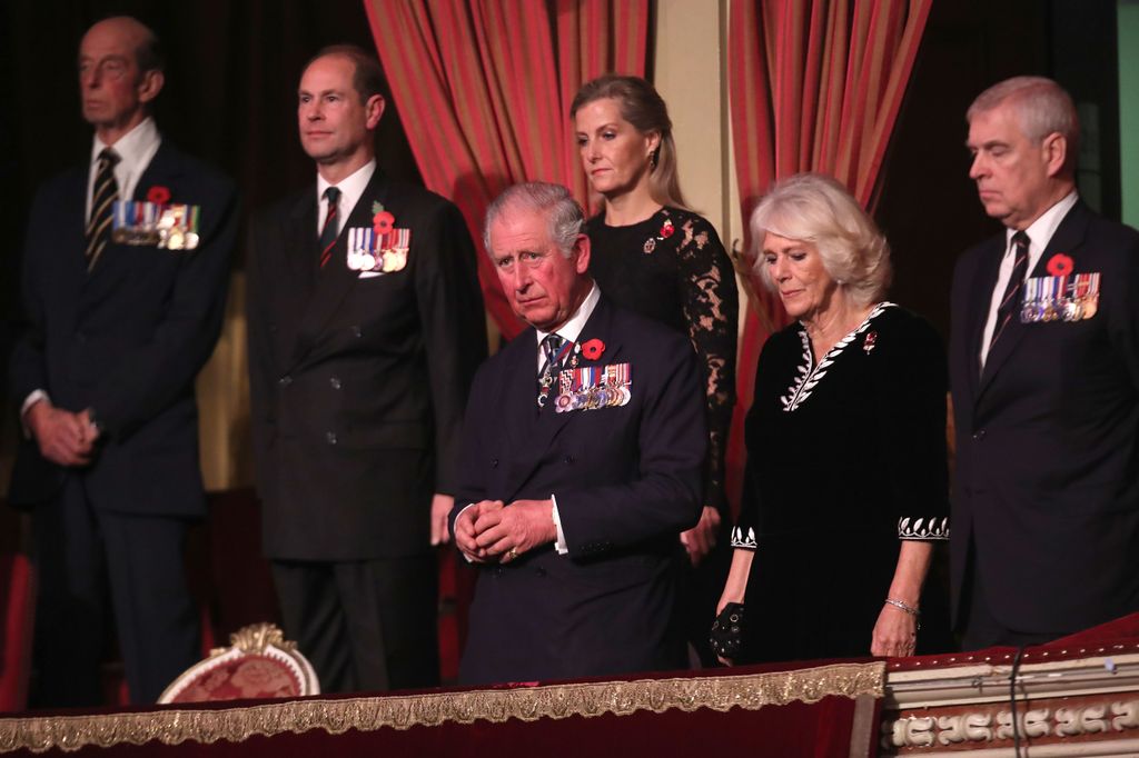 Plano medio del rey Carlos III y la reina Camilla en el día del Recuerdo 2018