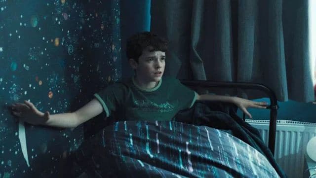 El trozo de papel que falta en la pared ha sido interpretado como un presagio de lo que va a suceder con Jamie
