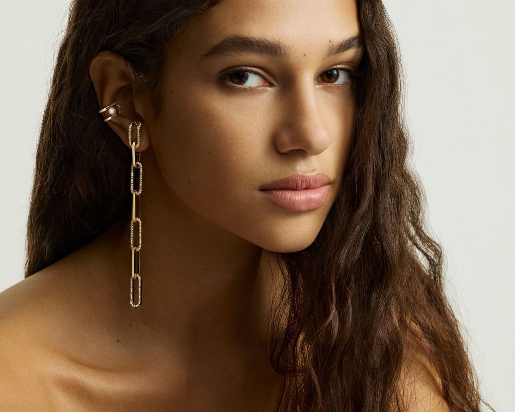 Joyas inspiradas en los 70 que nunca pasan de moda