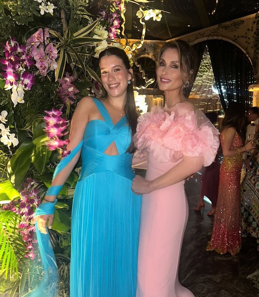 Paloma Cuevas, invitada elegante en la boda de unos amigos