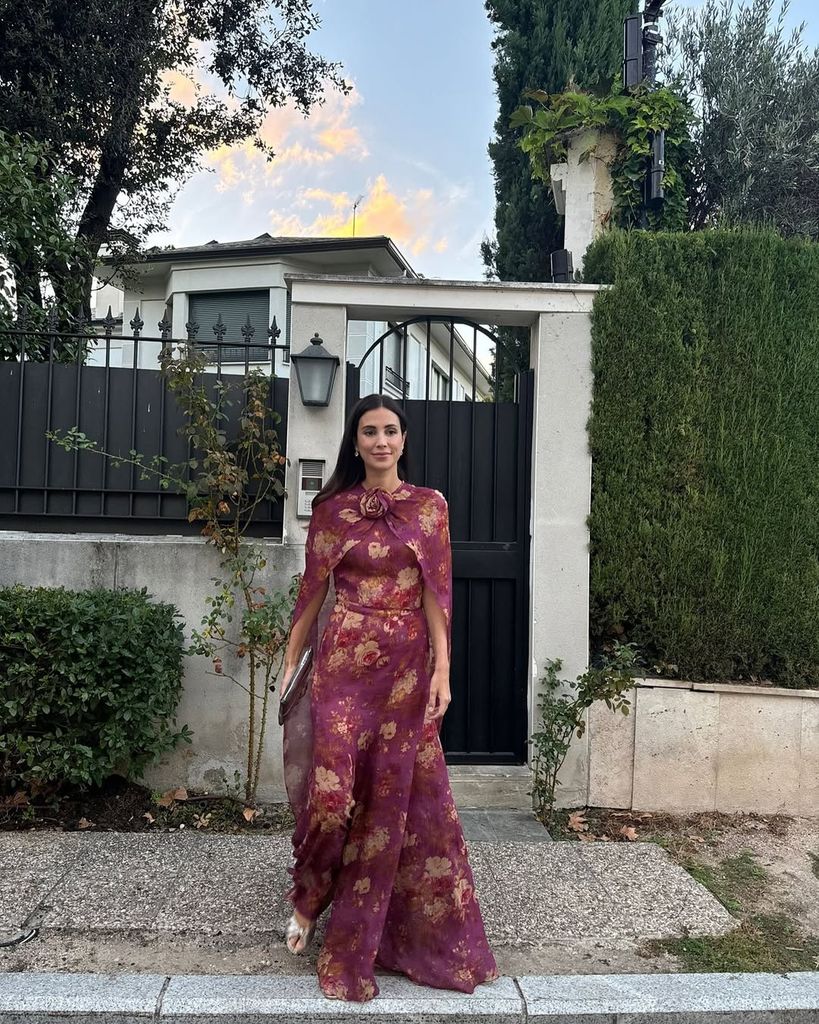 Sassa de Osma con vestido de estampado floral