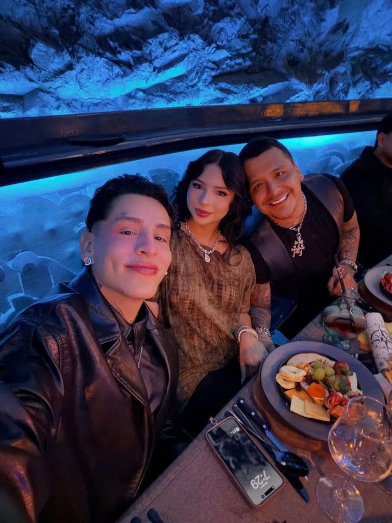 Kunno junto a Ángela Aguilar y Christian Nodal 