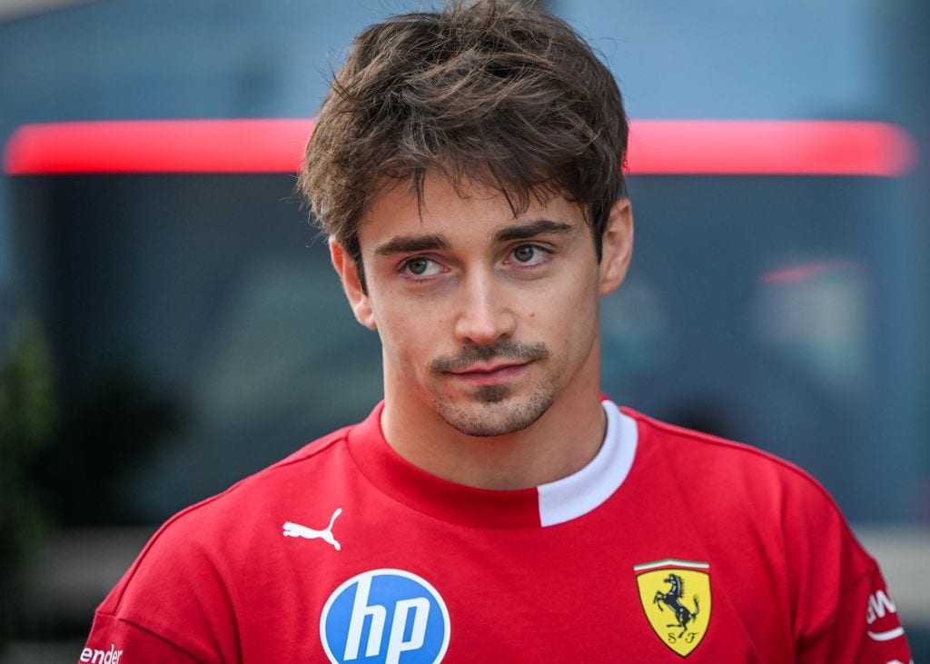 El piloto Charles Leclerc lamentó el fallecimiento del diseñador Giorgio Armani.