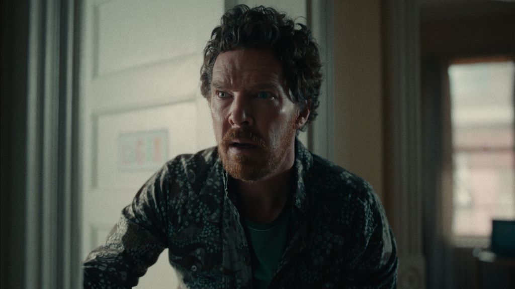Benedict Cumberbatch es un padre desesperado que busca a su hijo desaparecido en 'Eric'