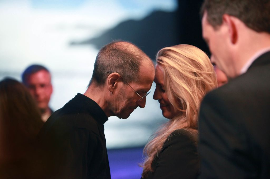 Steve Jobs, Apple CEO, con su mujer