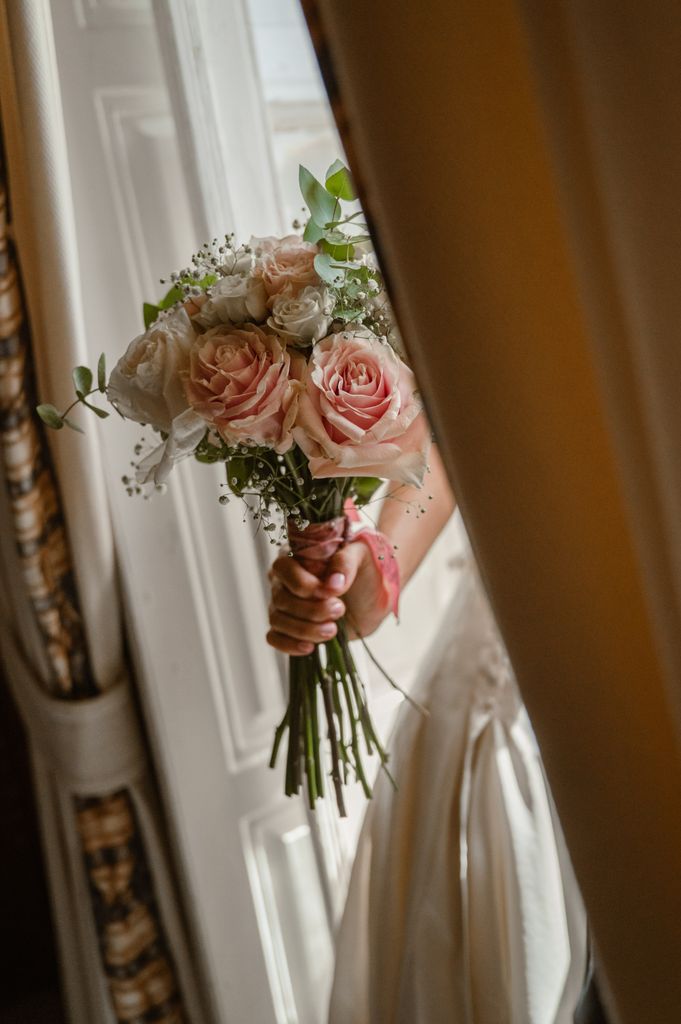 Ramo de novia de rosas rosas