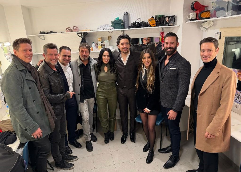 Álex recibió en el backstage a Il Divo y a 2 integrantes de Mocedades.