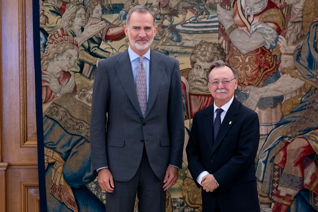 El rey Felipe VI junto a Juan Jesús Vivas, presidente de la Ciudad Autónoma de Ceuta