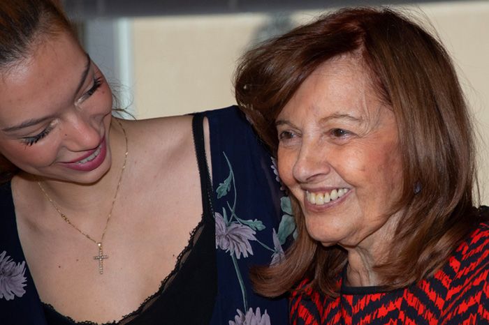 Alejandra Rubio con su abuela