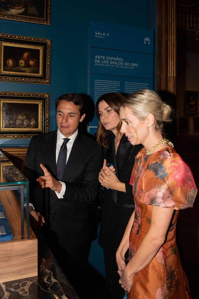 Juan Suárez con Alejandra de Rojas y Lulu Figueroa