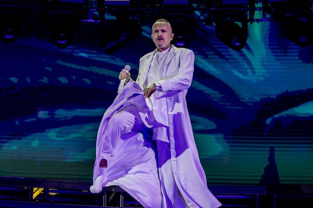 Miguel Bosé en su concierto en el estadio Movistar Arena, a 1 de junio de 2025, en Madrid 