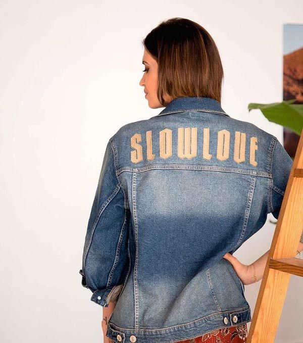 Sara Carbonero con chaqueta vaquera