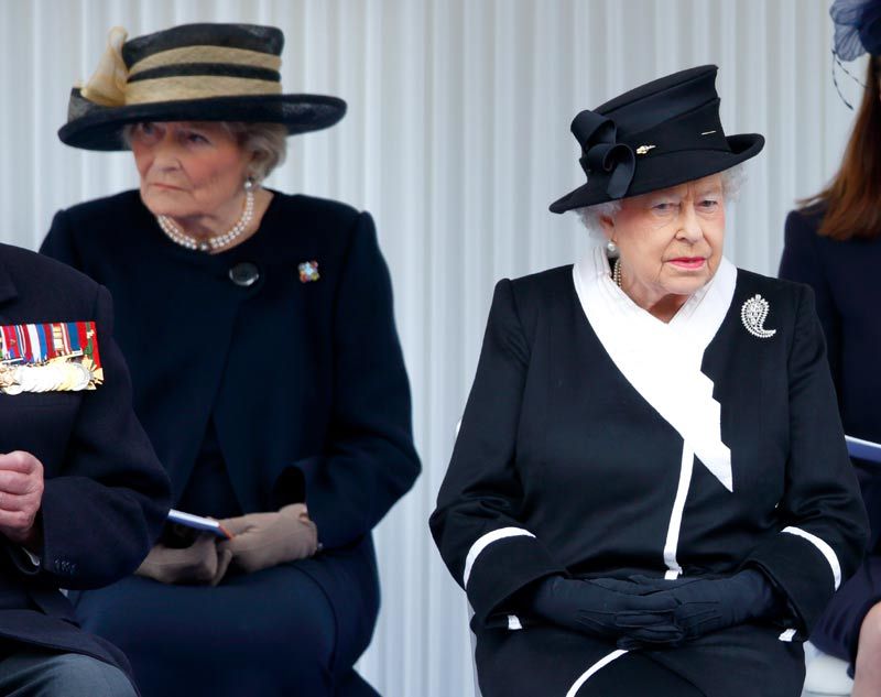 Isabel II y Lady Farnham
