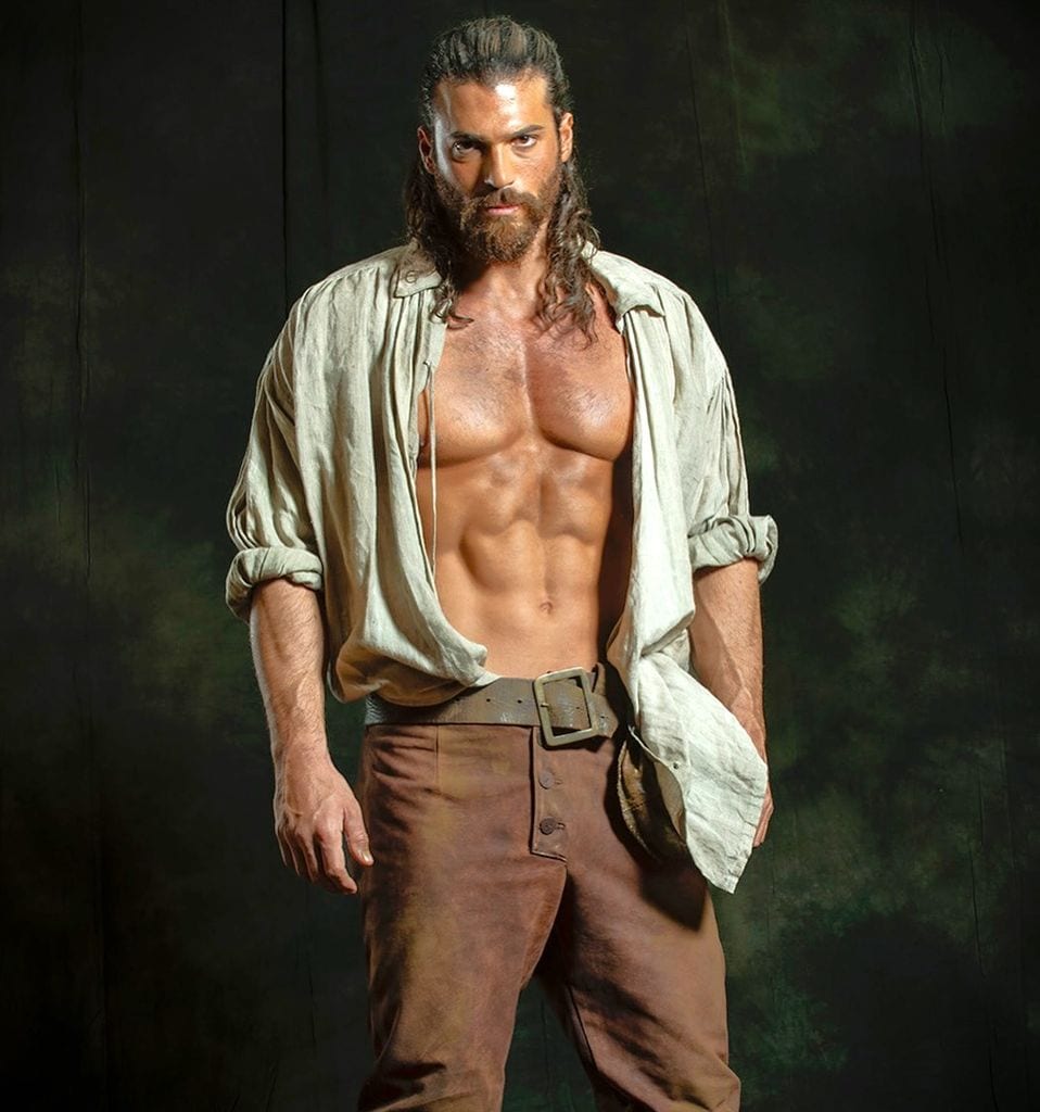 Can Yaman se mete en la piel de 'El Turco'