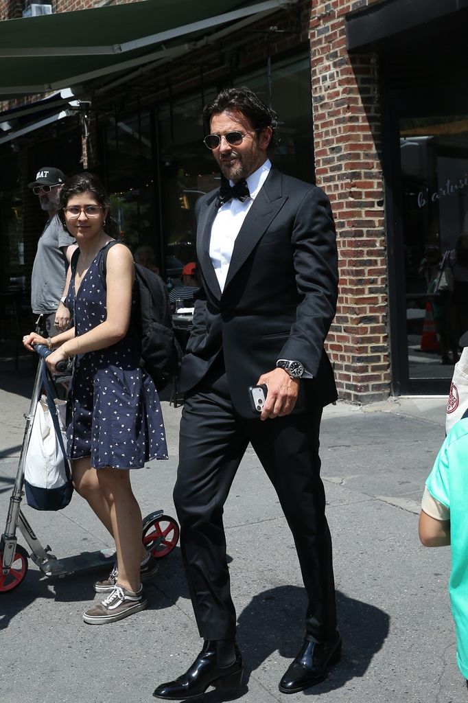 Bradley Cooper, en camino a la boda de Taylor Swift y Travis Kelce