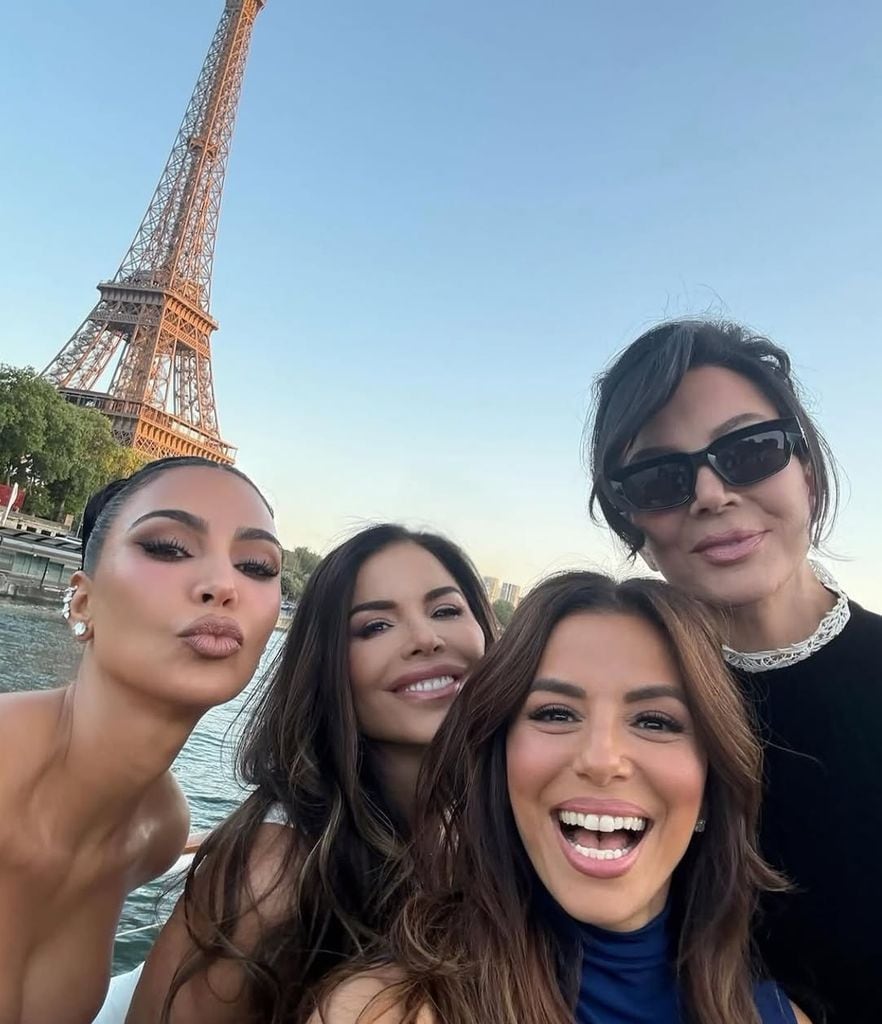 Kris Jenner agregó algunas fotos de sus mejores momentos juntas. 