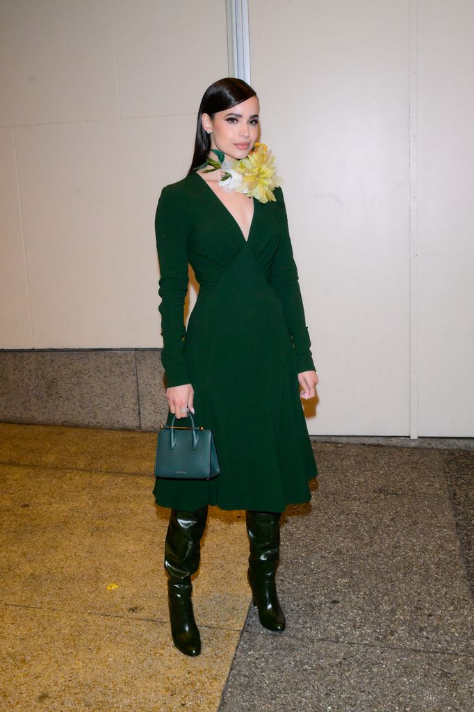 La actriz y su stylist Mariel Haenn se inspiraron en la colección Otoño-invierno 23/24 de Elie Saab para este look
