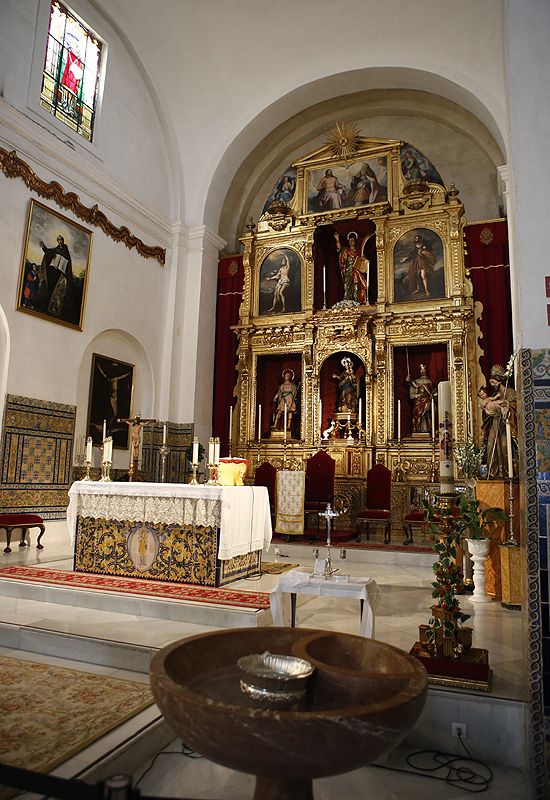 Altar de la parroquia de San Román 