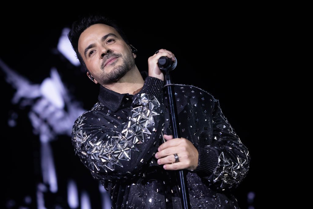 El cantante se mostró conmovido de intérpretar el tema 'Lo que le pasó a Hawaii' en Puerto Rico