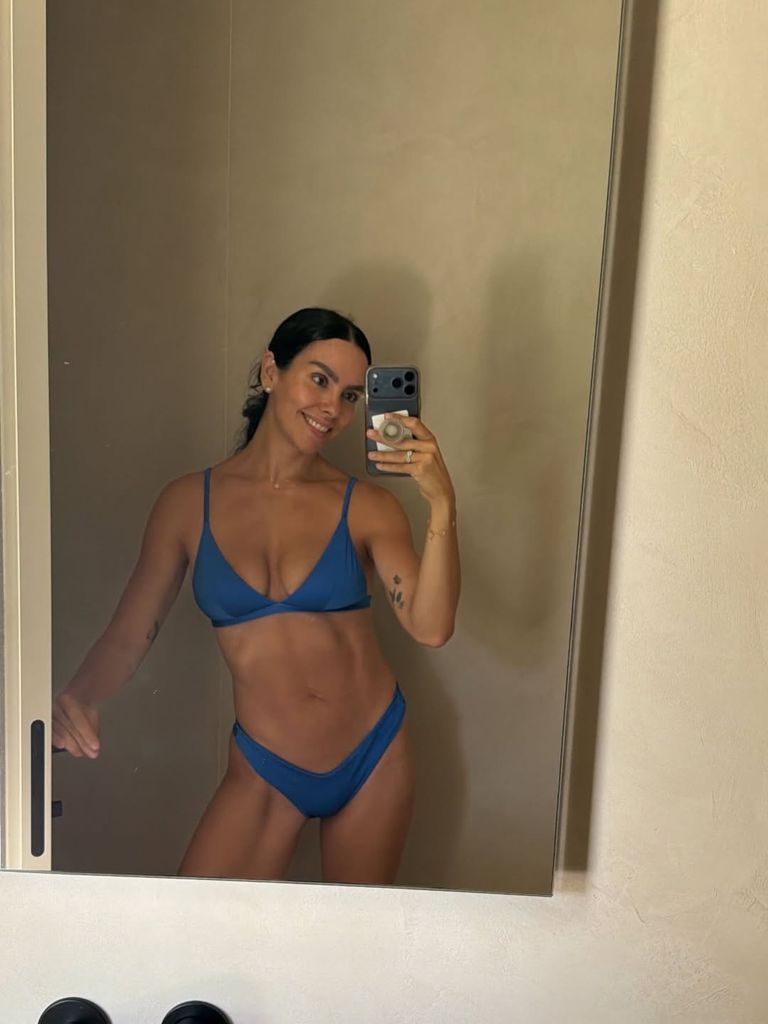 Cristina Pedroche muestra un selfie en el espejo en bikini