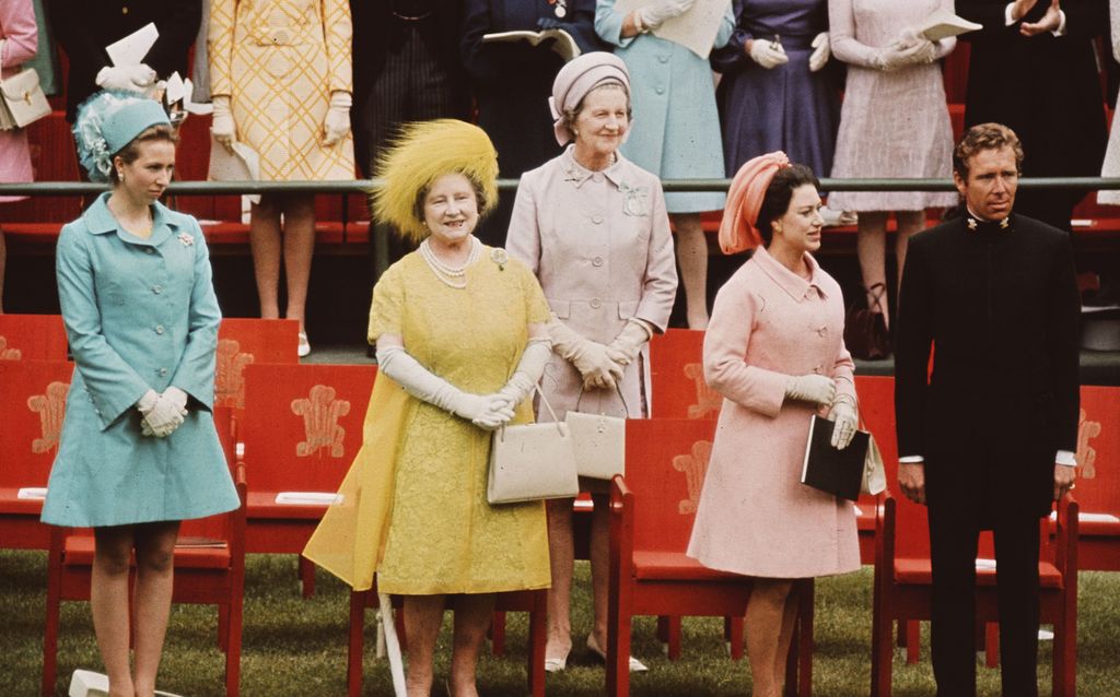Investidura del príncipe de Gales el 1 de julio de 1969 en el Castillo de Caernarfon. En la imagen están la princesa Ana, la reina Madre, la princesa Margarita y Antony, conde de Snowdon