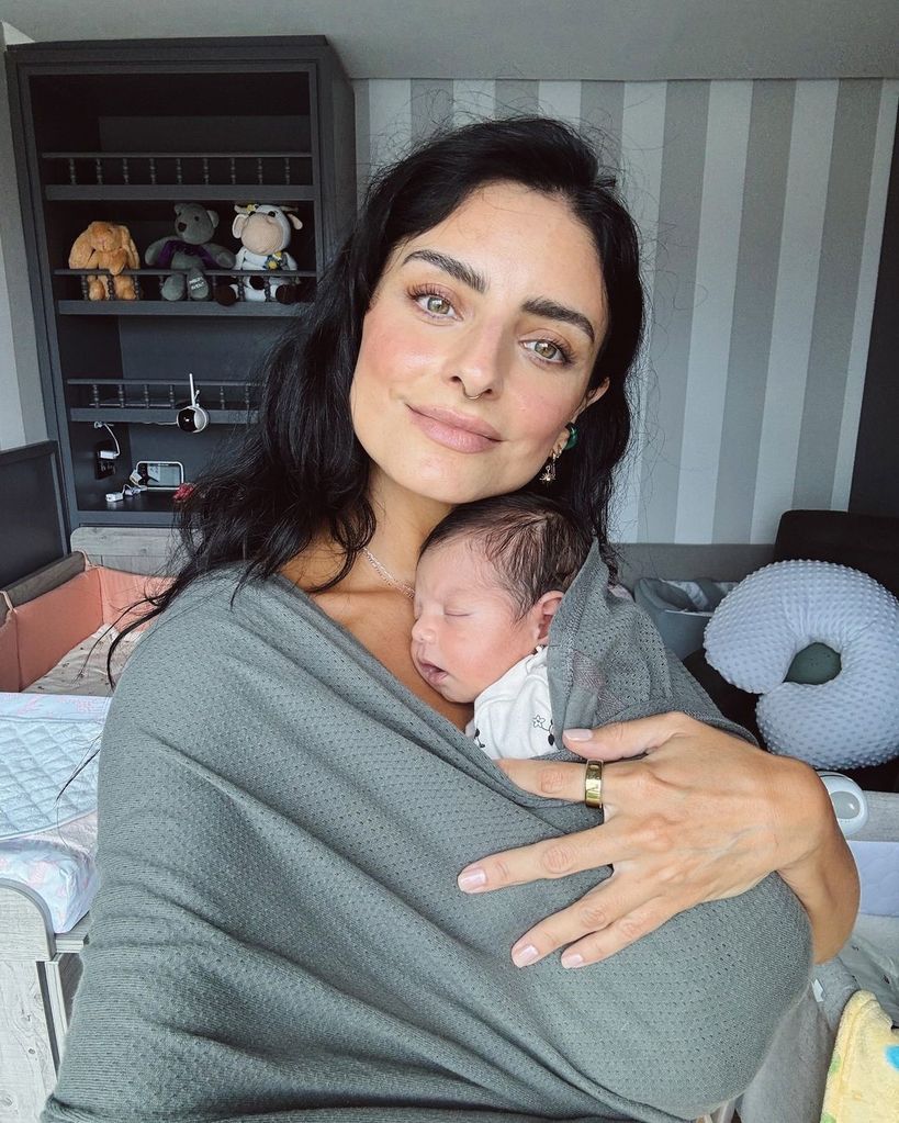 Aislinn Derbez y Tessa
