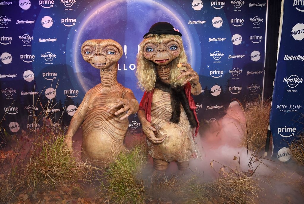 Tom Kaulitz y Heidi Klum en su disfraz como E.T. en 2024
