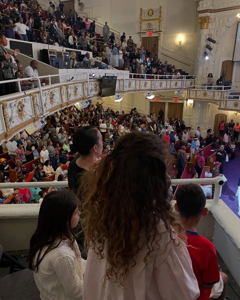Georgina también publicó algunas fotos de su visita con sus hijos a la First Corinthian Baptist Church, una iglesia bautista ubicada en Harlem. 