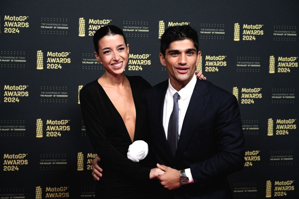 Plano medio de María Monfort y Jorge Martín en el photocall