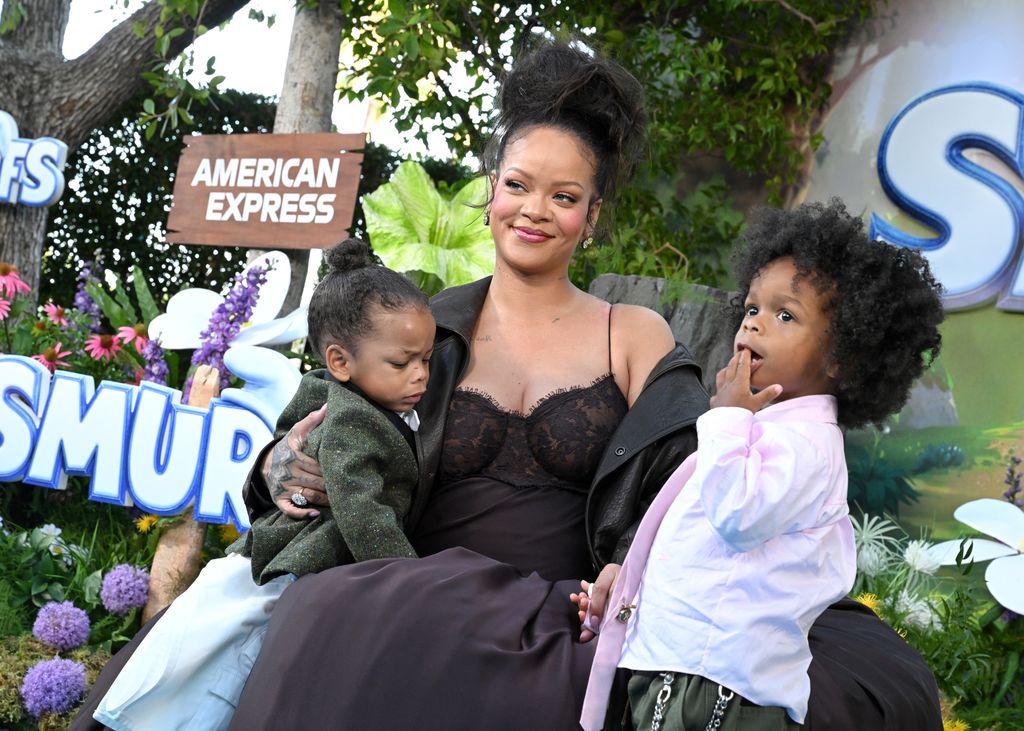 Rihanna junto a sus pequeños  Riot Rose y RZA Athelston