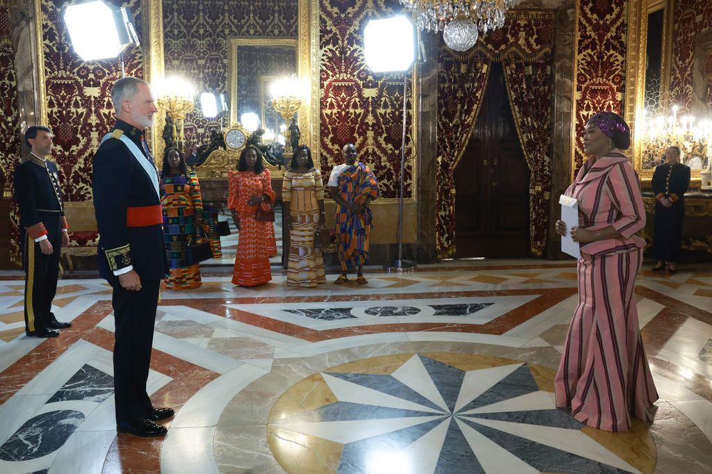 Kalsoume Sinare Baffoe, ante el rey Felipe VO en el Palacio Real