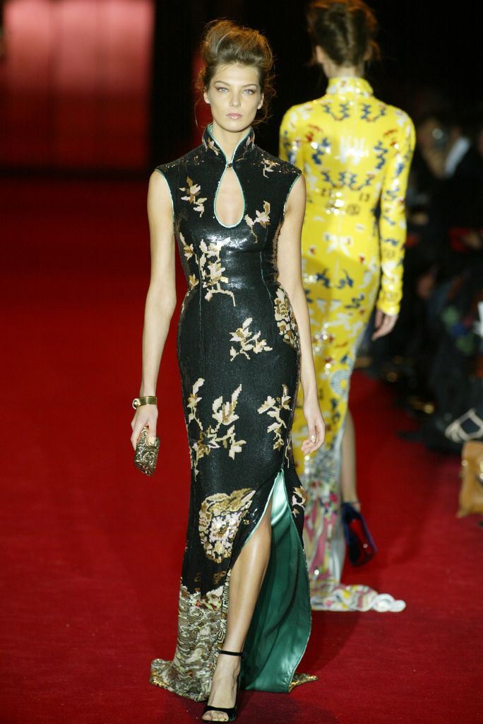 Yves Saint Laurent de otoño de 2004 en París.