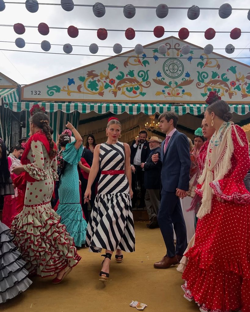 Ludwika Paleta dio lecciones de estilo en la feria de Sevilla.