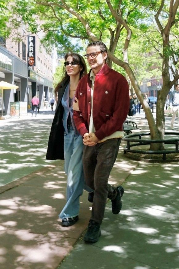 Pedro Pascal fue visto en Nueva York junto a su hermana Lux Pascal 