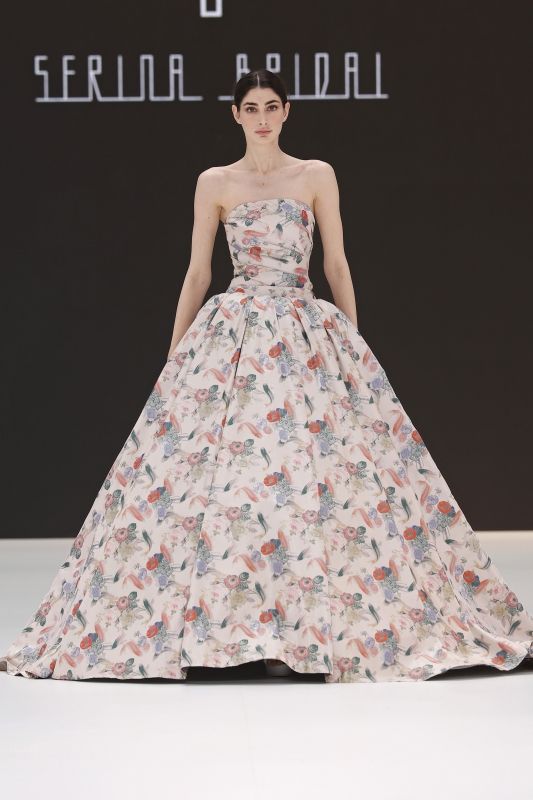 Vestido de novia de flores de Serina Bridal