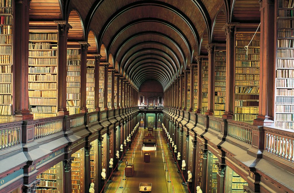 Las modelos caminarán por los pasillos de la icónica biblioteca.