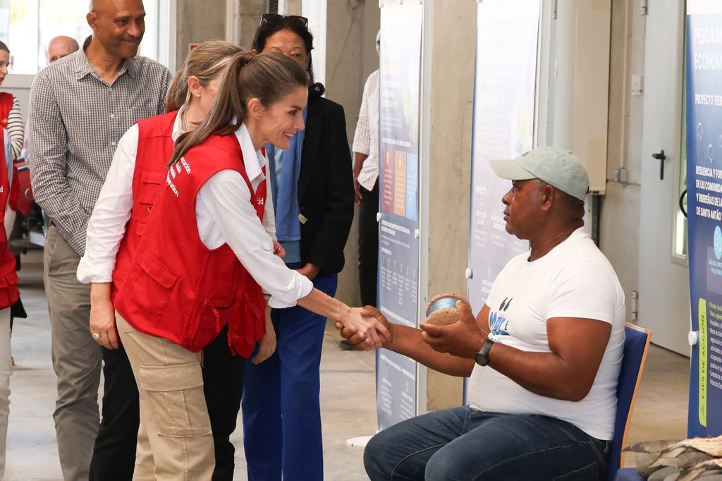 La reina Letizia conoce varios proyectos para la economía azul en el Ocean  Science Centre Mindelo (Isla de San Vicente)