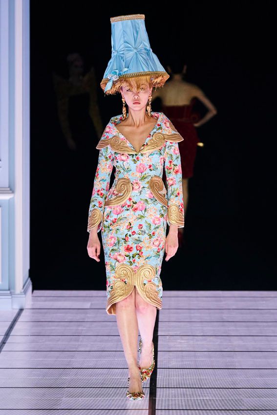 moschino f22 015015220303
