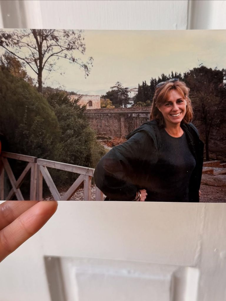 Ana Cristina Portillo recuerda a su madre, Sandra Domecq, en el 21 aniversario de su muerte. 13 de agosto de 2025